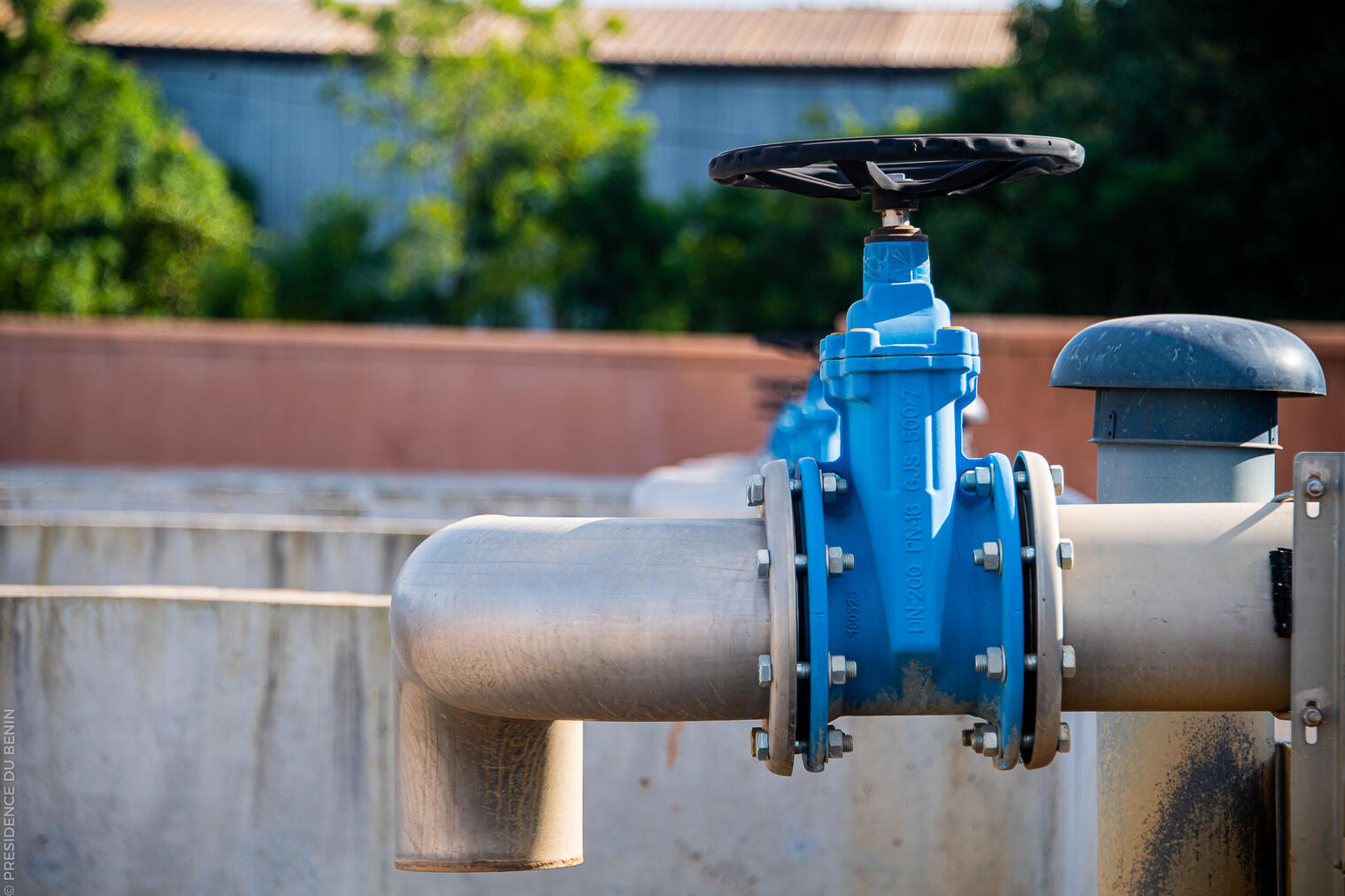 Approvisionnement en eau potable en milieu rural et assainissement des eaux usées urbaines